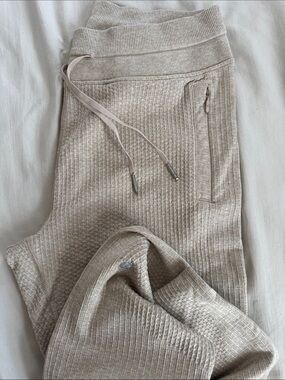 Lululemon - Beige Waffle Knit Drawstring Joggers